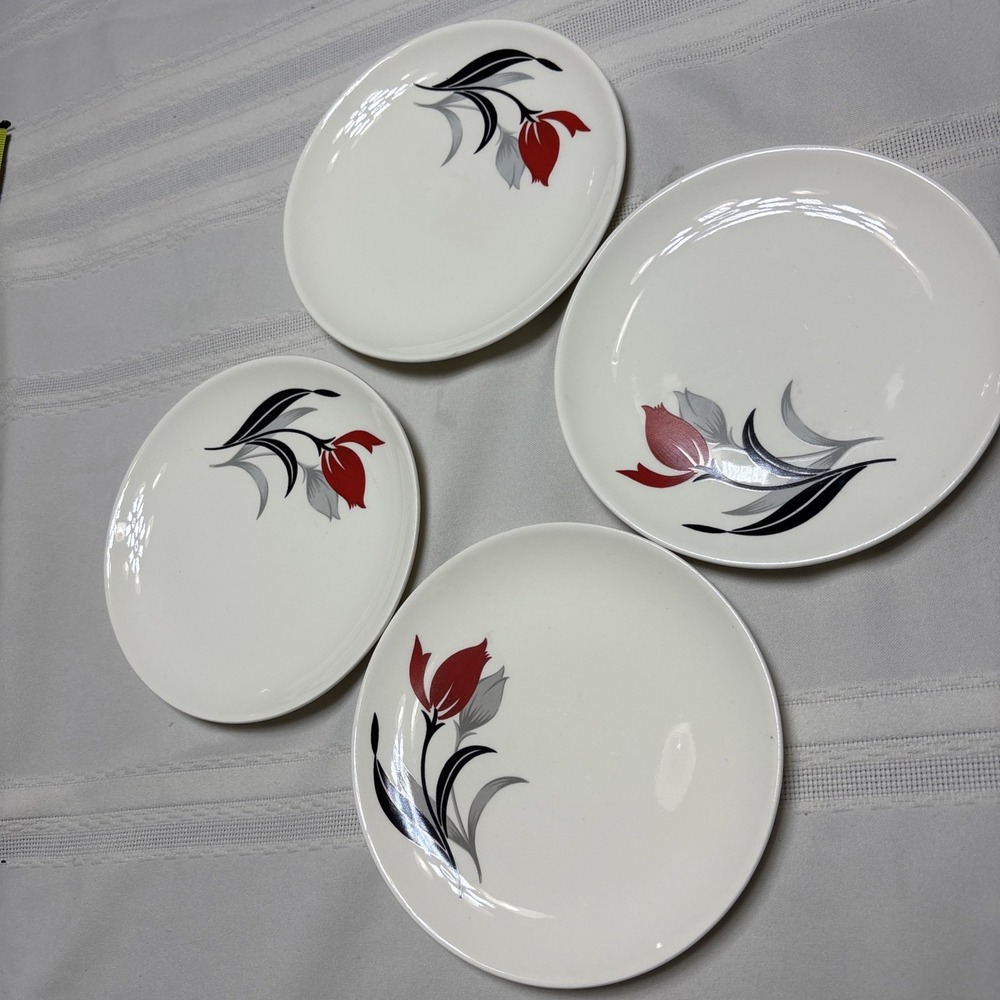 Harmony House vtg MCM 4 Dessert Bread Plates Starfire red black gray floral
